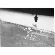 Bombardement van lage hoogte op de haven van Rotterdam